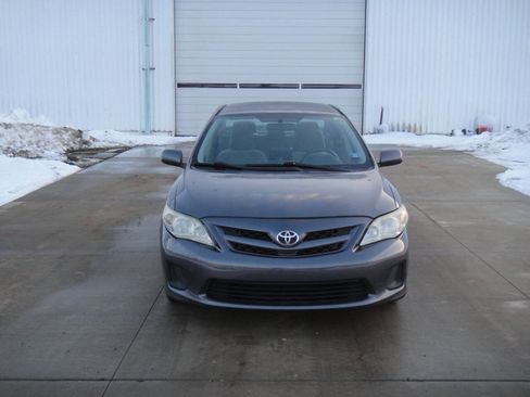 Used 2011 Toyota Corolla LE image 3