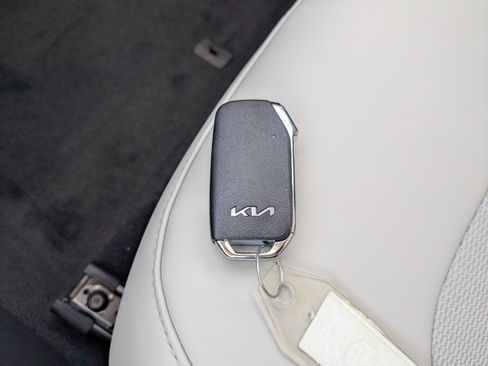 New 2026 Kia Niro EX image 34