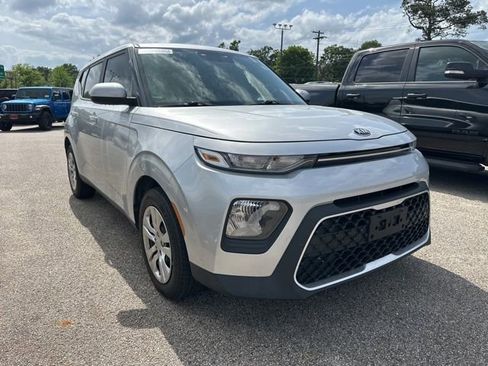 Used 2021 Kia Soul LX image 2