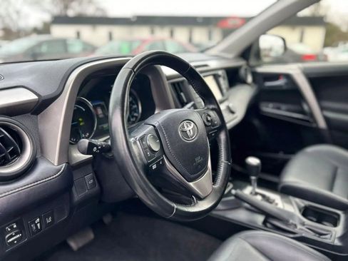 Used 2017 Toyota RAV4 Limited image 22
