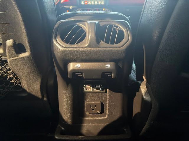 Used 2019 Jeep Wrangler Unlimited Rubicon AWD/4WD image 8