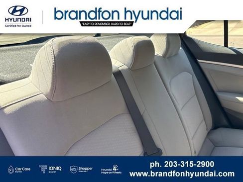 Used 2019 Hyundai Elantra SE FWD image 26