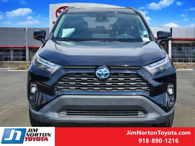 Used 2022 Toyota RAV4 XLE Premium AWD/4WD image 2
