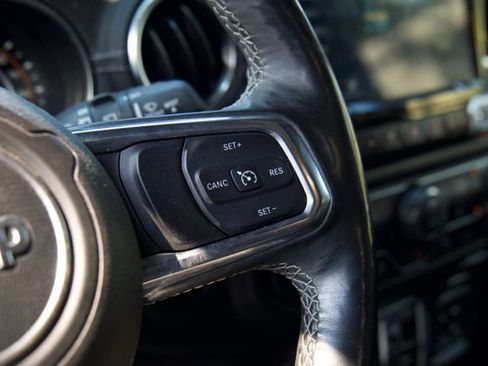 Used 2019 Jeep Wrangler Unlimited Sahara AWD/4WD image 16