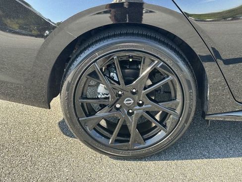 Certified 2025 Nissan Sentra SR w/ Midnight Edition FWD image 18