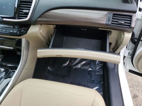 Used 2017 Honda Accord Touring image 16