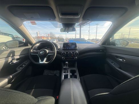 Used 2022 Nissan Sentra SV w/ Lighting Package image 2
