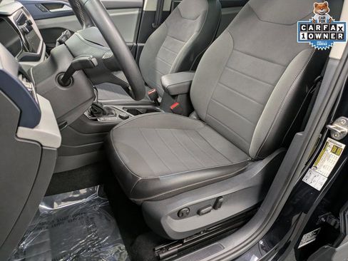 Used 2022 Volkswagen Taos SE w/ Panoramic Sunroof Package AWD/4WD image 12