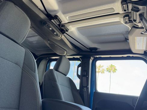 New 2025 Jeep Gladiator Sport image 13