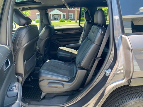 Used 2025 Jeep Grand Cherokee L Altitude AWD/4WD image 23