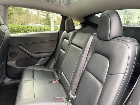 Used 2021 Tesla Model Y Long Range image 31