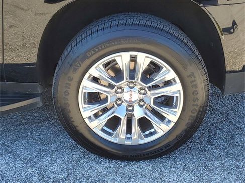 Used 2024 GMC Yukon XL Denali image 8