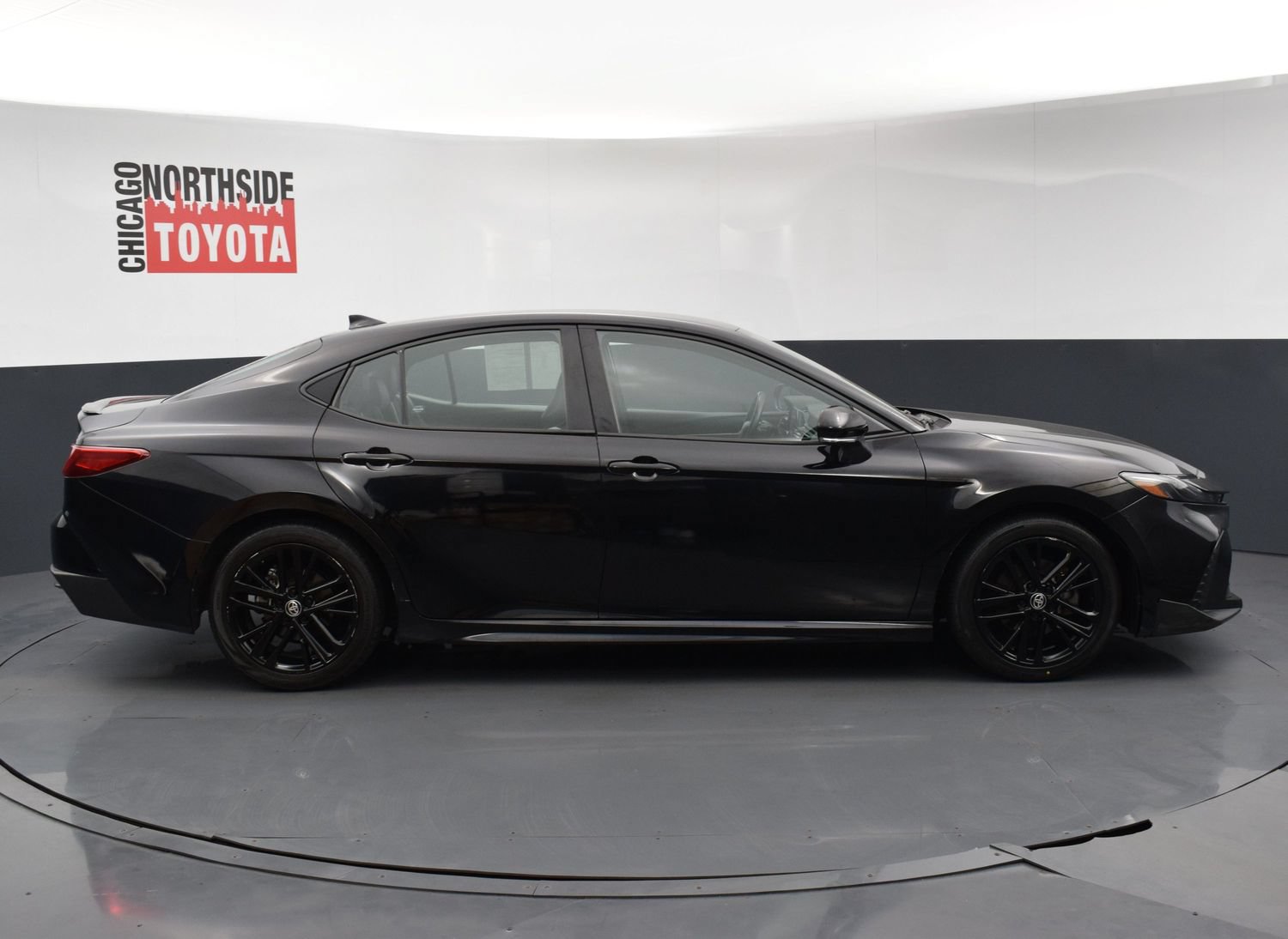 Used 2025 Toyota Camry SE FWD image 5