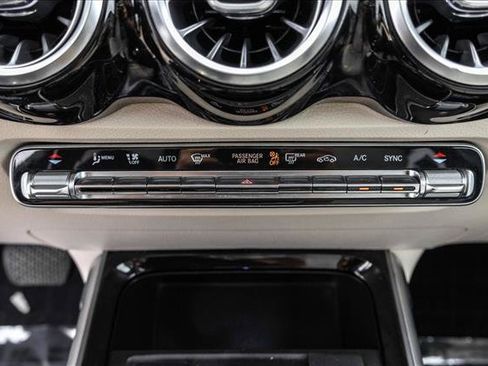 Used 2021 Mercedes-Benz GLB 250 4MATIC image 19