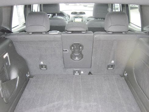 Used 2022 Jeep Renegade Altitude w/ Sun/Sound Group image 6