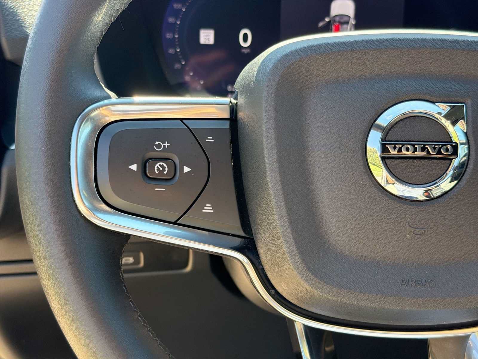Used 2023 Volvo XC40 B5 Core w/ Convenience Package AWD/4WD image 20