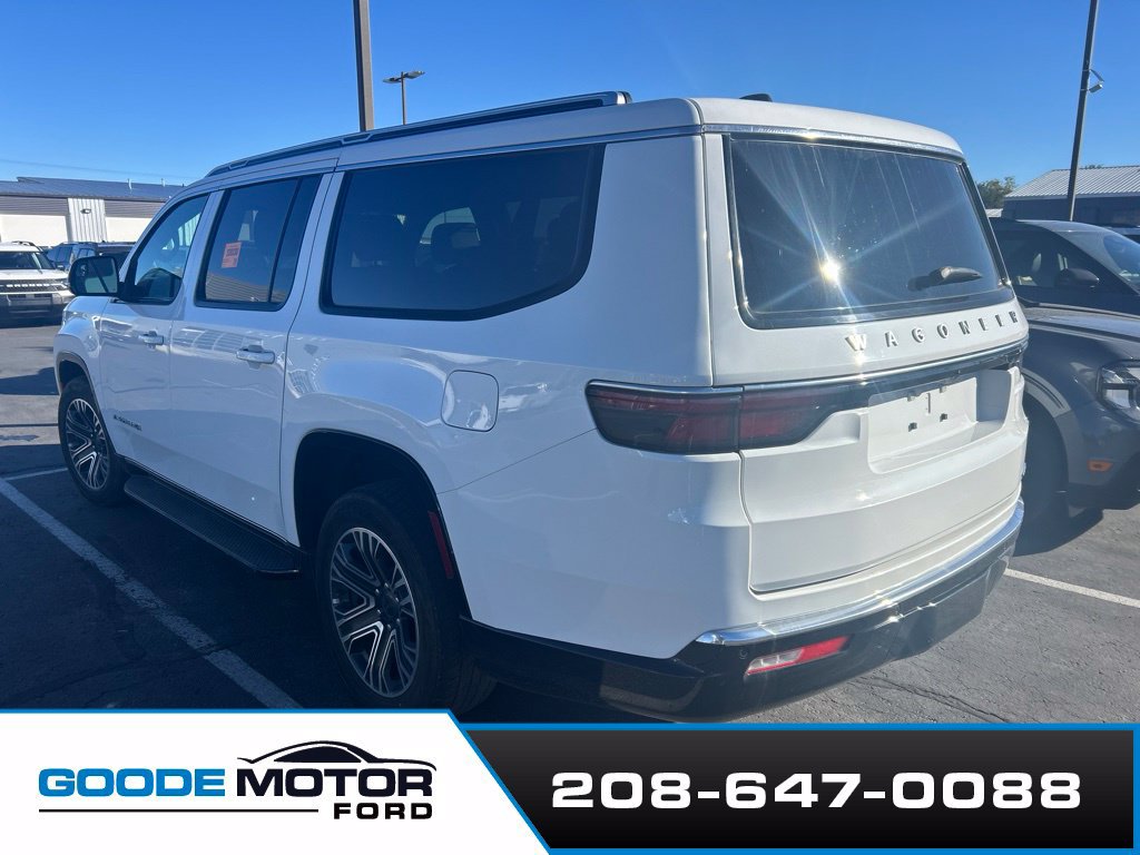 Used 2024 Jeep Wagoneer L Series II w/ Flexible Seating Group AWD/4WD image 3