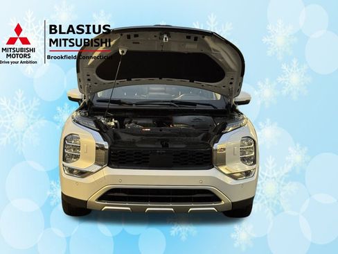 Used 2024 Mitsubishi Outlander 4WD Plug-In Hybrid image 18