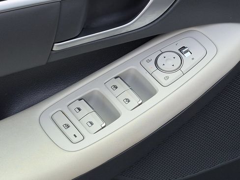 Used 2025 Hyundai Sonata SEL FWD image 13