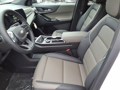 New 2026 Chevrolet Equinox LT w/ Convenience Package II image 7