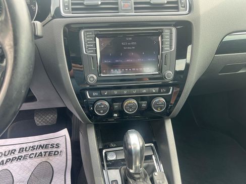 Used 2017 Volkswagen Jetta SEL FWD image 20