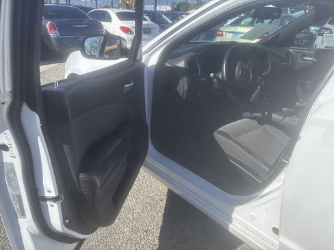 Used 2017 Dodge Charger SE w/ Blacktop Package image 6