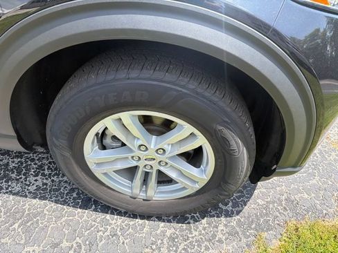 Used 2023 Ford Explorer XLT w/ Equipment Group 202A AWD/4WD image 11