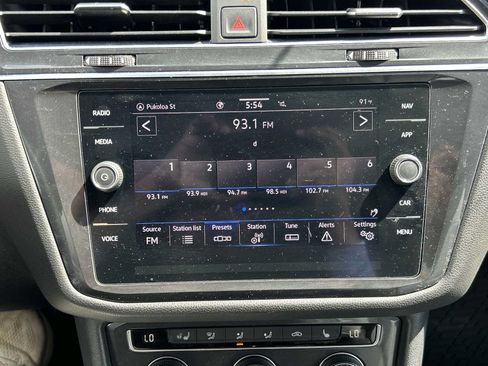 Used 2021 Volkswagen Tiguan SEL FWD image 12