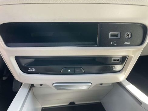 Used 2018 Chrysler Pacifica Limited w/ Advanced Safetytec Group FWD image 36