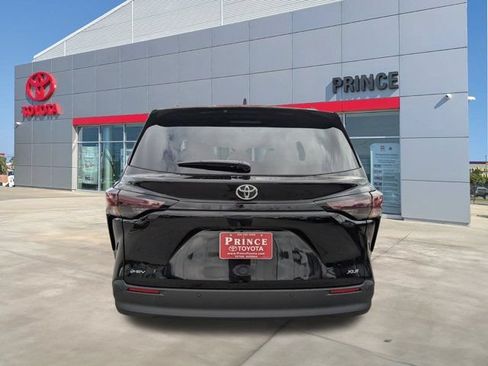 New 2026 Toyota Sienna XLE FWD image 5
