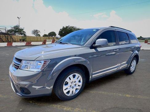 Used 2019 Dodge Journey SE FWD image 5