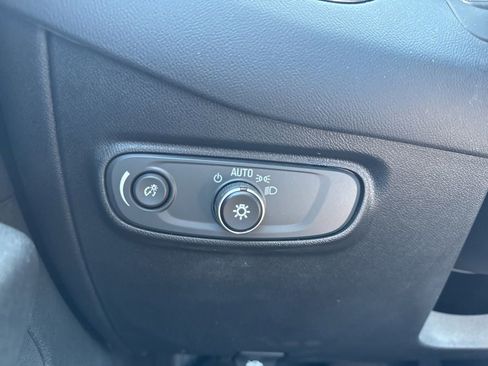 Used 2019 Chevrolet Equinox LT w/ Driver Convenience Package FWD image 24