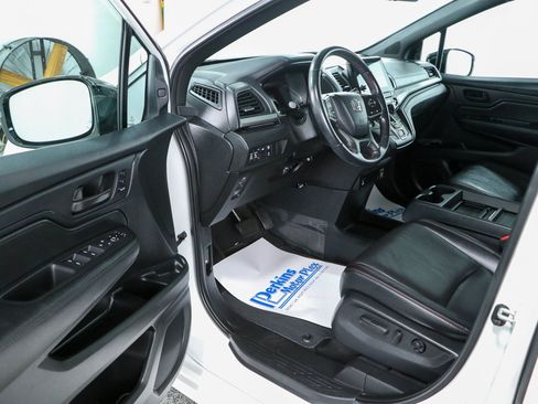 Used 2023 Honda Odyssey Sport image 3