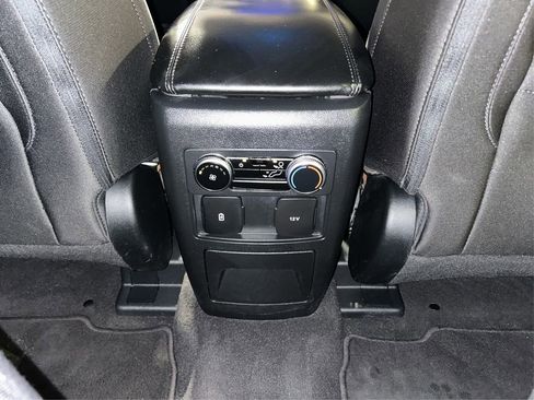 Used 2023 Ford Explorer XLT image 30