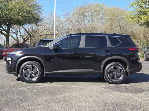 Used 2024 Nissan Rogue SV image 4