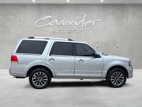 Used 2017 Lincoln Navigator Select image 20