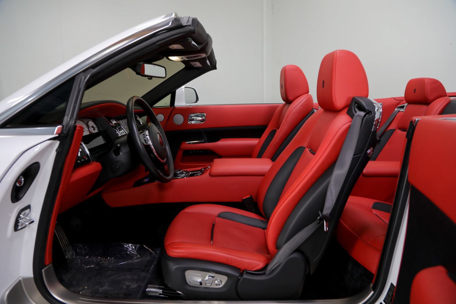 Used 2018 Rolls-Royce Dawn RWD image 51
