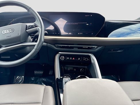 Certified 2025 Audi Q5 Premium w/ Convenience Package image 18