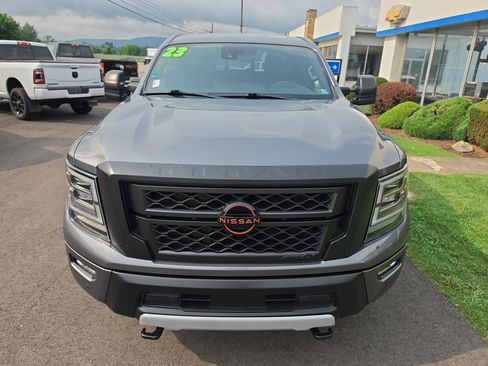 Used 2023 Nissan Titan PRO-4X AWD/4WD image 9