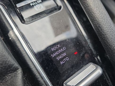 Used 2025 Jeep Compass Trailhawk AWD/4WD image 17