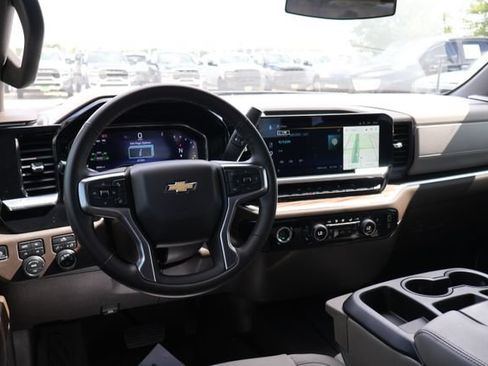 Used 2024 Chevrolet Silverado 1500 LT AWD/4WD image 9