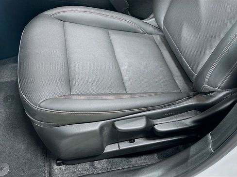 Used 2025 Chevrolet Trax RS w/ Sunroof Package image 19