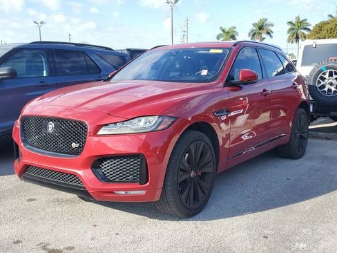 Used 2019 Jaguar F-PACE S image 3