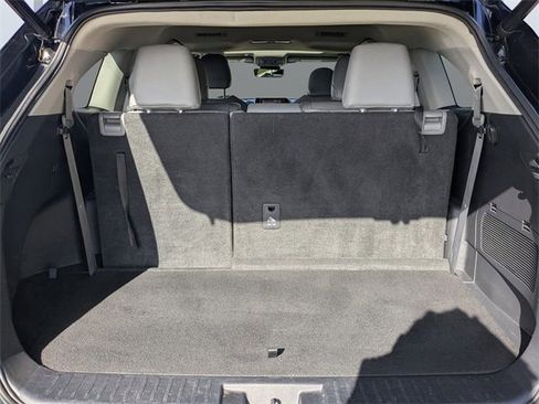 Used 2021 Toyota Highlander XLE image 12