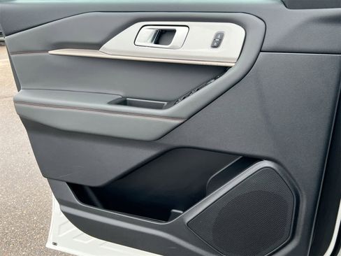 Used 2025 Ford Explorer Active w/ Active Comfort Package image 29