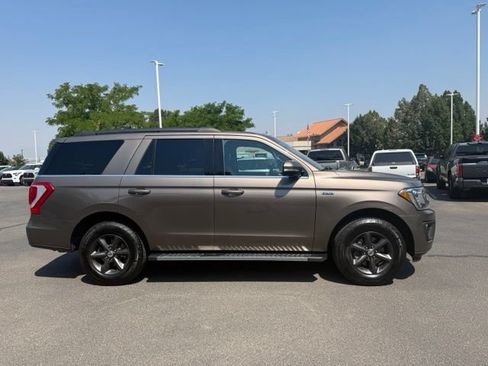Used 2018 Ford Expedition XLT w/ Equipment Group 202A AWD/4WD image 5