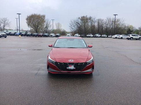Used 2023 Hyundai Elantra Limited image 2