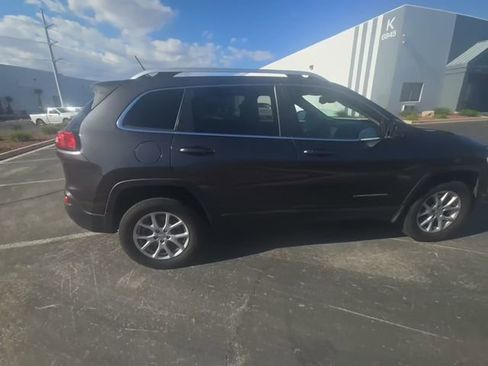 Used 2015 Jeep Cherokee Latitude w/ Comfort/Convenience Group AWD/4WD image 3
