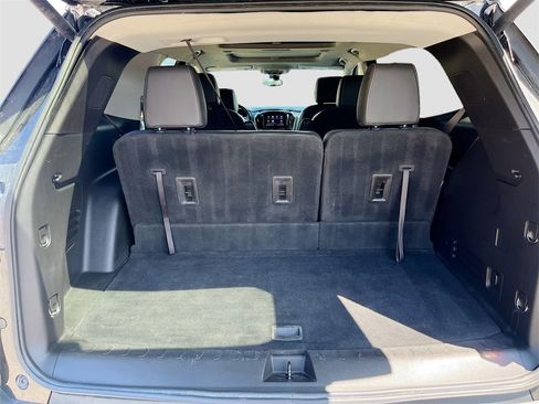 Used 2021 Chevrolet Traverse RS image 28