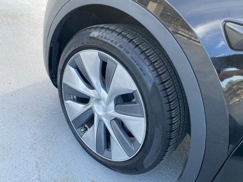 Used 2020 Tesla Model Y Long Range image 23